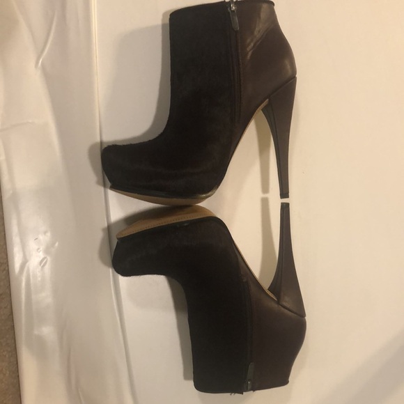 Circus by Sam Edelman Jacey heeled booties in burgundy and side zipper - Picture 2 of 9